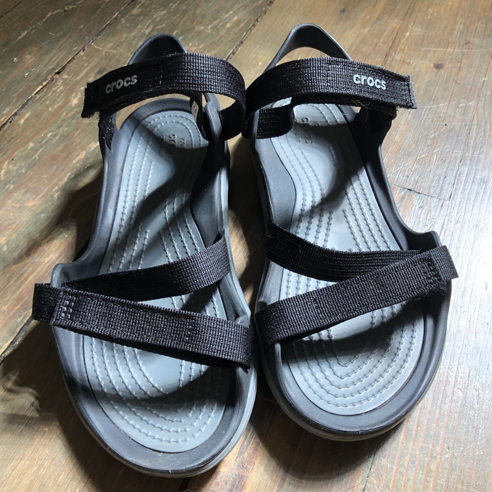 Women’s Swiftwater Webbing Sandal. Black and gray.